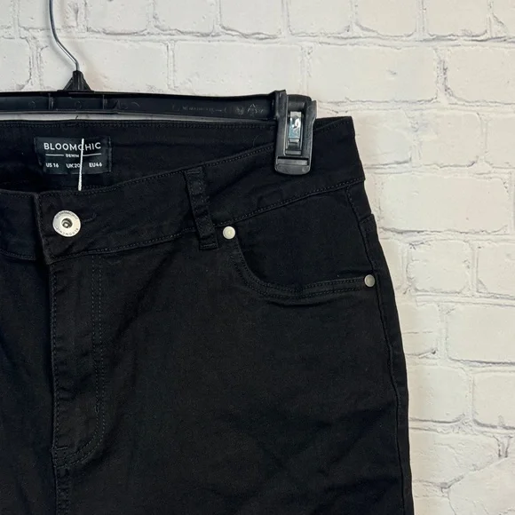 BloomChic Black Ankle Jeans - Picture 3 of 7